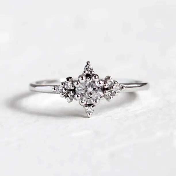 POMPADOUR diamond engagement ring with a central diamond and surrounding diamonds