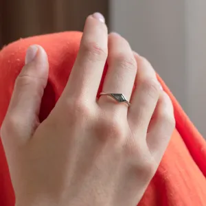 Unusual ring with salt'n'pepper diamond ARROW Thumbnail