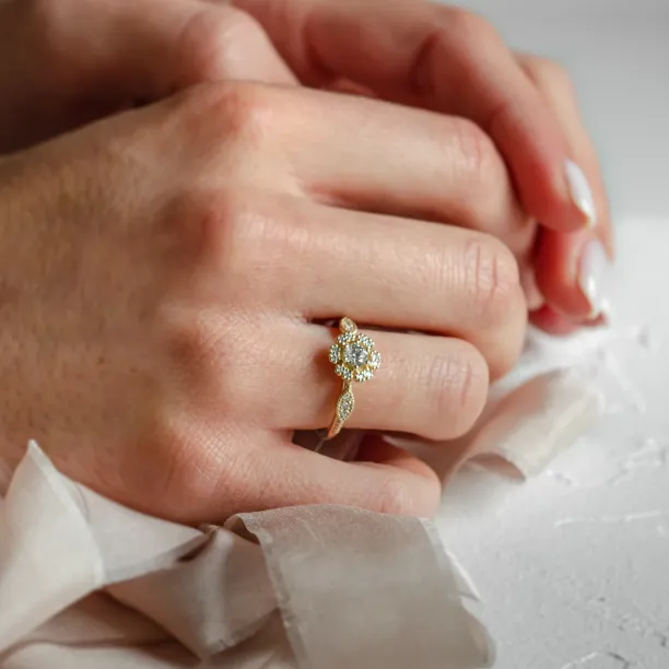 Gold vintage diamond ring CALYPSO worn on the hand