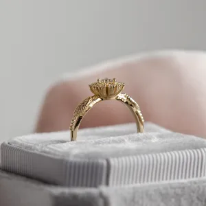 Side profile of the CALYPSO vintage diamond ring showing its raised setting