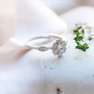 Gold vintage diamond ring CALYPSO in an angled view