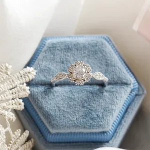 Close-up of the gold vintage diamond ring CALYPSO with halo setting