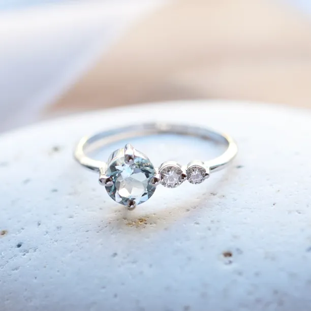 Romantický prsten s akvamarínem a diamanty AQUA Image