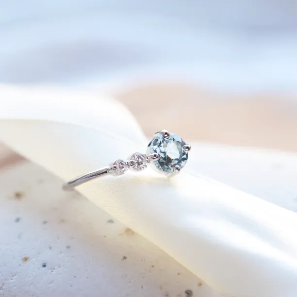 Romantický prsten s akvamarínem a diamanty AQUA Image