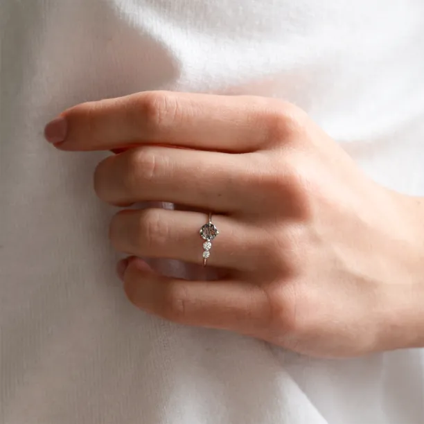 Gold ring with rutilated quartz and diamonds QUIDO Image