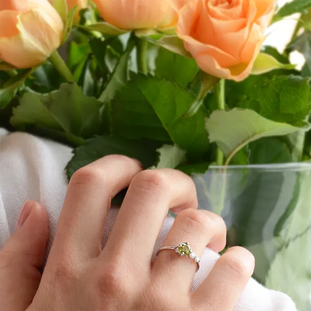 Zlatý prsten s olivínem a diamanty OLIVIA Image