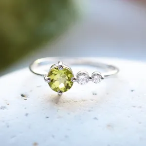 Gold ring with peridot and diamonds OLIVIA