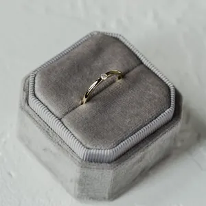 Minimalist diamond engagement ring HAIM Thumbnail
