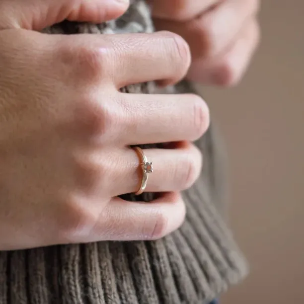Unusual engagement ring with morganite MORGI Image