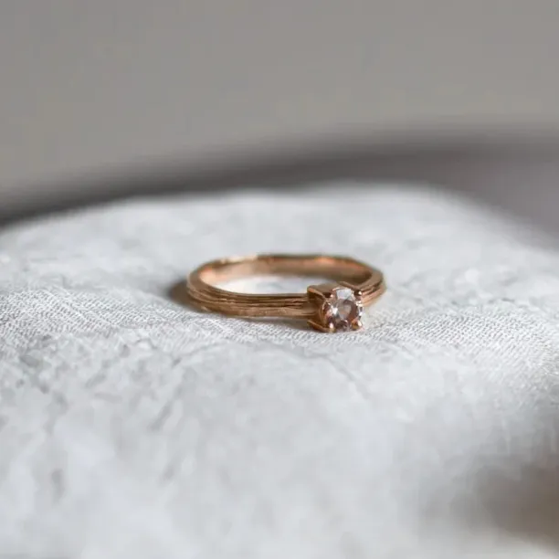 Unusual engagement ring with morganite MORGI Image