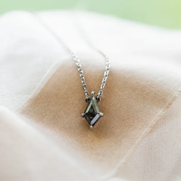 Gold necklace with salt and pepper diamond MELBOURNE Image