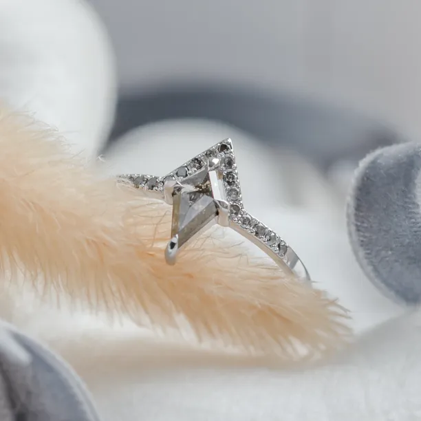 Unusual engagement ring with salt and pepper diamonds FRECCIA Image
