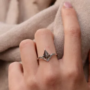 Unusual engagement ring with salt and pepper diamonds FRECCIA Thumbnail
