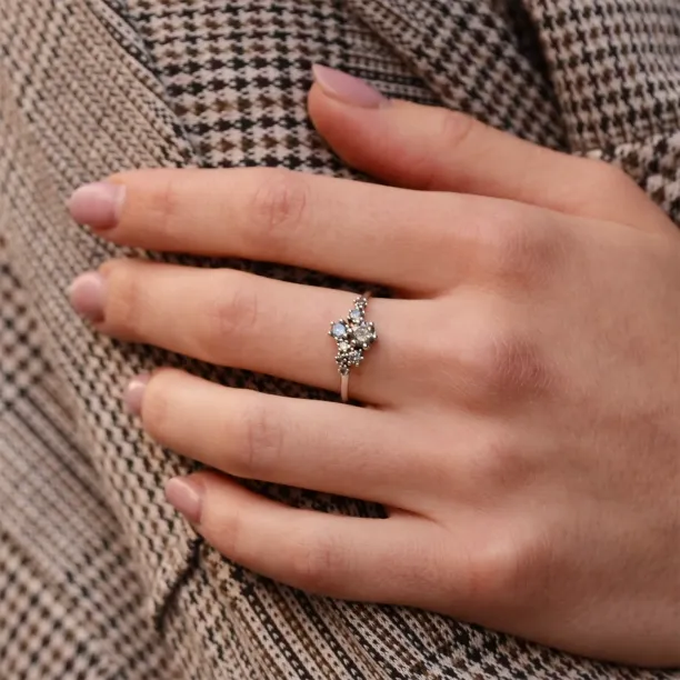Gold ring with salt and pepper diamonds CLUSTRÉ Image