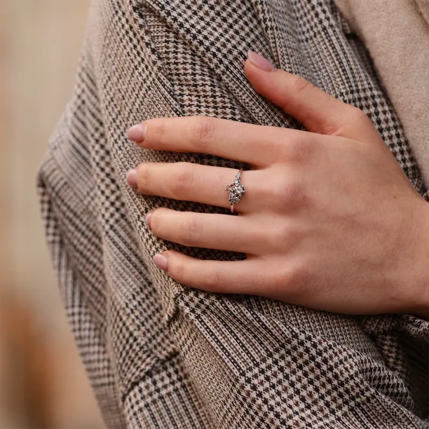 Gold ring with salt and pepper diamonds CLUSTRÉ Image