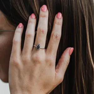 Zlatý cluster prsten DOMIZOS se salt'n'pepper diamanty na ruce