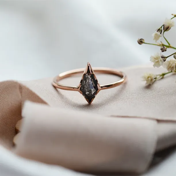 Basic salt'n'pepper diamond ring WILMA Image