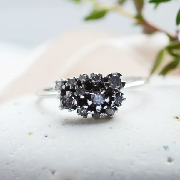 SEVERINOS gold cluster ring with salt and pepper diamonds, close-up view