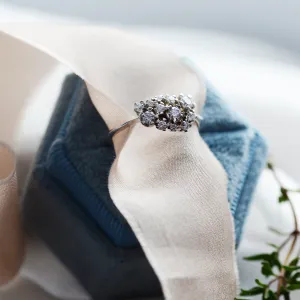 Šikmý pohled na zlatý cluster prsten s diamanty SEVERINO