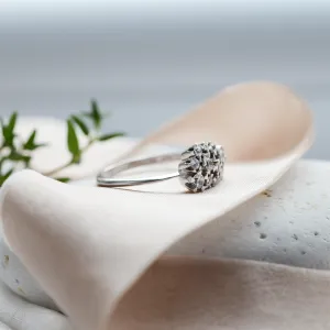 Zlatý cluster prsten s diamanty v bočním profilu
