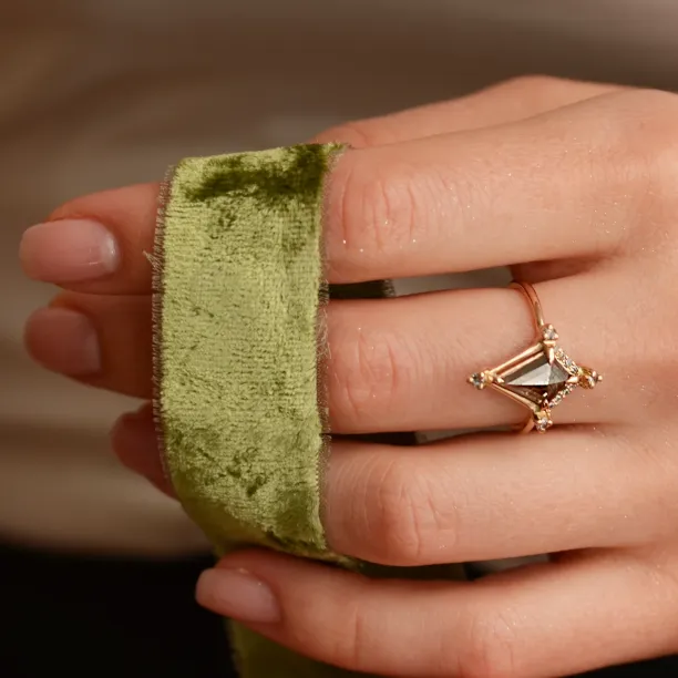 Extravagant ring with salt and pepper diamonds ORNETTE Image