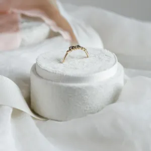 Zlatý cluster prsten s diamanty salt'n'pepper ve tvaru hexagonů, boční profil