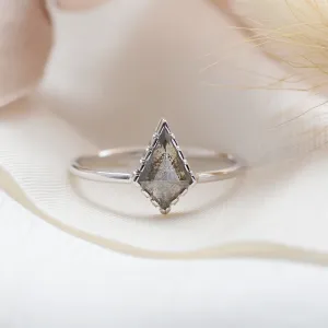 Minimalist kite salt'n'pepper diamond ring BILLIE Thumbnail