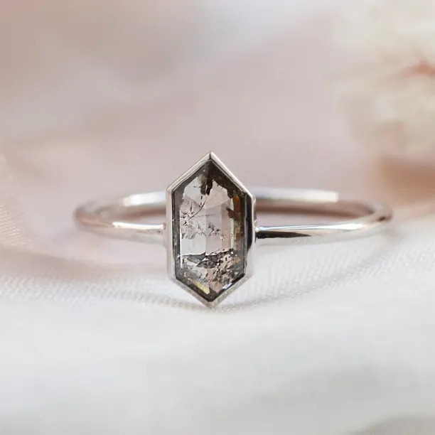 Minimalist engagement ring with salt'n'pepper diamond ELLIOT Image