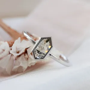 Minimalist engagement ring with salt'n'pepper diamond ELLIOT Thumbnail