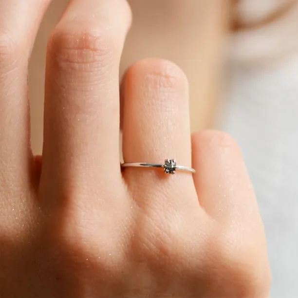 Minimalist salt and pepper diamond ring ELLAX Image