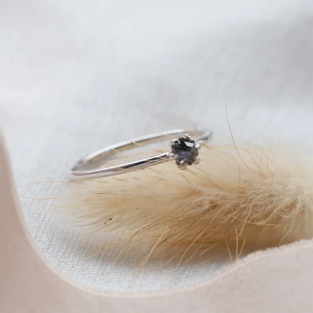 Minimalist salt and pepper diamond ring ELLAX Image