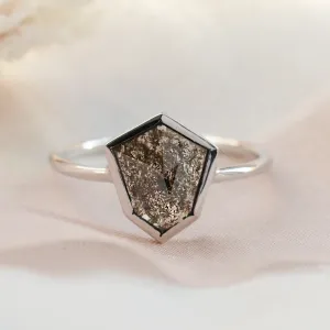 Zlatý prsten s hexagon salt and pepper diamantem CIARO Thumbnail