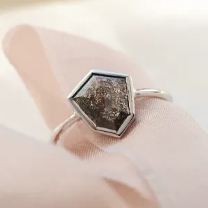 Zlatý prsten s hexagon salt and pepper diamantem CIARO Thumbnail