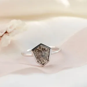 Zlatý prsten s hexagon salt and pepper diamantem CIARO Thumbnail