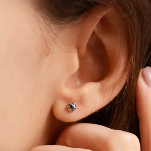 Náušnice pecka STELLEX s hexagon salt and pepper diamantem na uchu