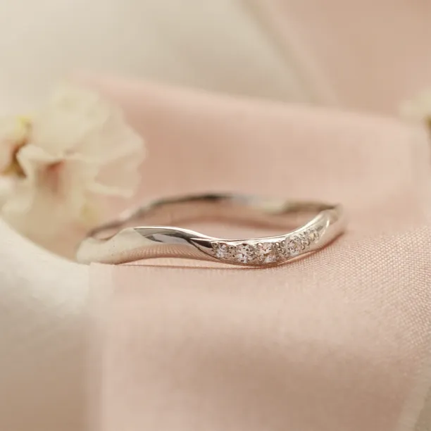Gold organic ring with diamonds ISOLA Image