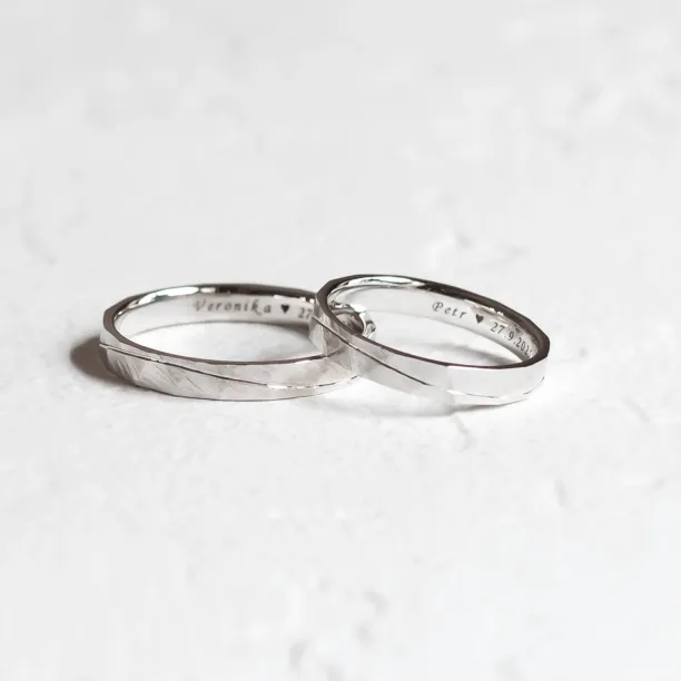 LIDO white gold wedding rings with hammered surface and engraved interiors
