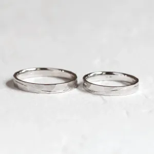 LIDO gold wedding rings with hammered surface and line