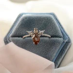 Zlatý prsten CROWNIAS s centrálním salt'n'pepper diamantem a kite diamanty