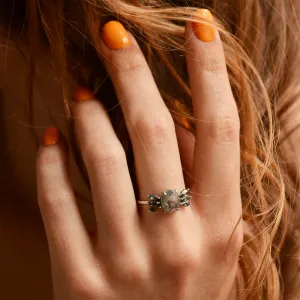 Prsten GIUSTINA se salt'n'pepper diamanty na ruce