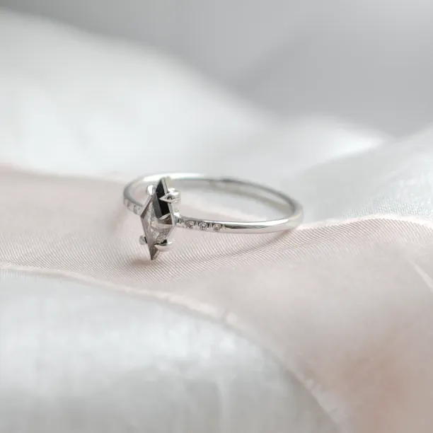 Engagement kite salt'n'pepper diamond ring GIANETTA Image
