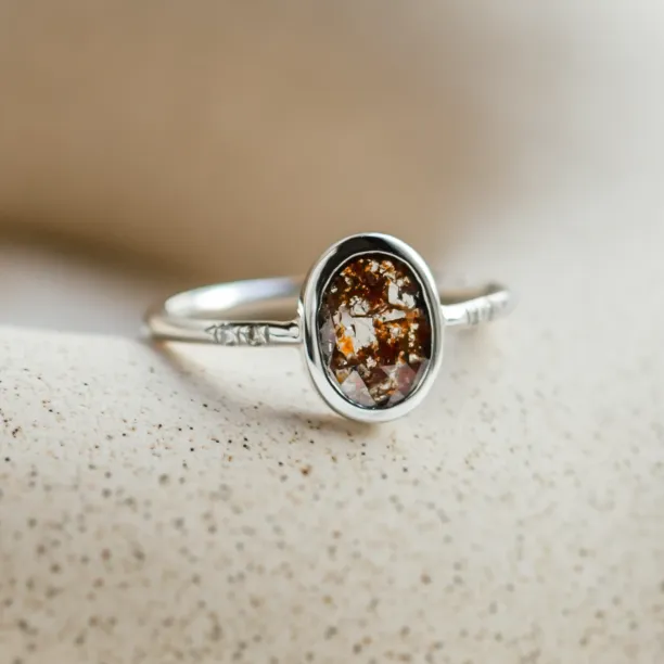 Gold ring with oval salt'n'pepper diamond FIORELLA Image