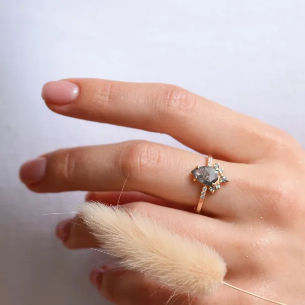 Engagement cluster ring with salt'n'pepper diamonds FIORENTINA Image