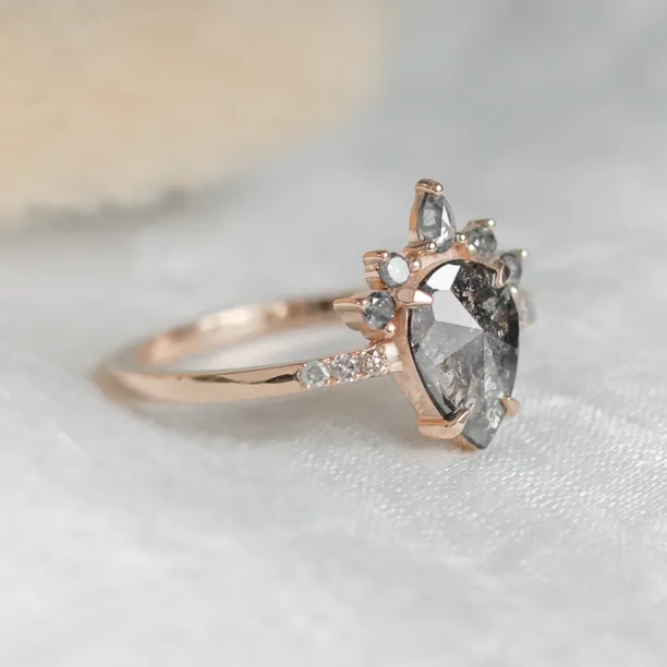 Gold cluster salt'n'pepper diamonds ring FILOMENA Image
