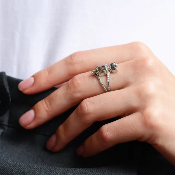 Salt and pepper diamonds in luxury ring RABBIT Image