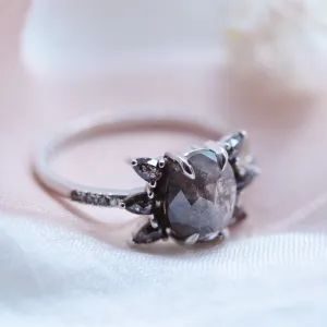 Gold unusual ring with salt´n´pepper diamonds BEEZEE Thumbnail
