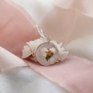 Gold hammered pendant with heart AMORE Thumbnail