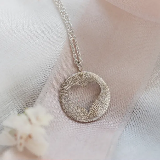 Gold hammered pendant with heart AMORE Image
