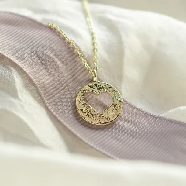 Gold hammered pendant with heart AMORE Image