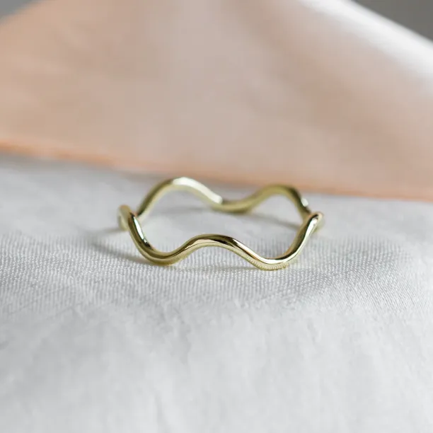 Dainty gold wavy ring GAIA Image